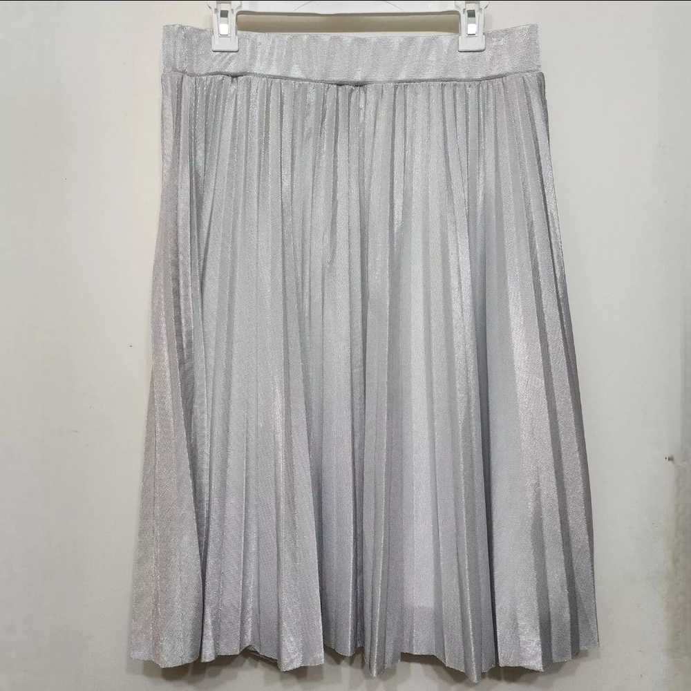 Metallic Silver Midi Pleated Skirt from MetroWear, size X-Large
